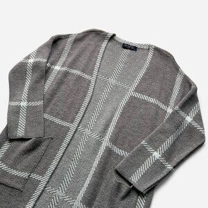 Modanisa Refka Patterned Beige Knit Long Cardigan Abaya